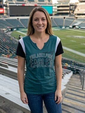 NFL Philadelphia Eagles Midnight Green Colorblock V-Neck Tee Shirt Women’s Large